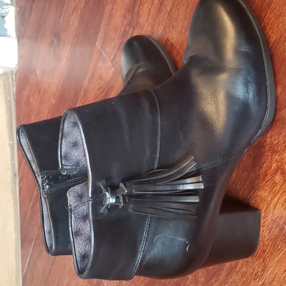 Born Shoes - Born black boot with tassels